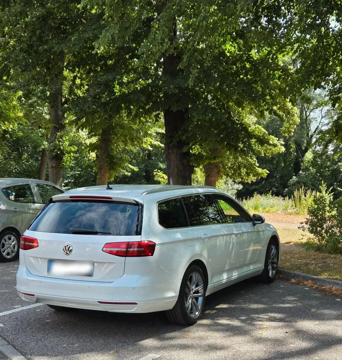 Gebraucht VW Passat 150 PS (110 kW) 2016 Weiß Kombi