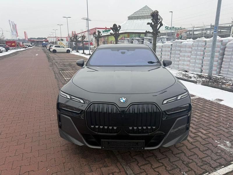 Gebraucht BMW 740 M Sport 299 PS (219 kW) 2023 Grau Limousine