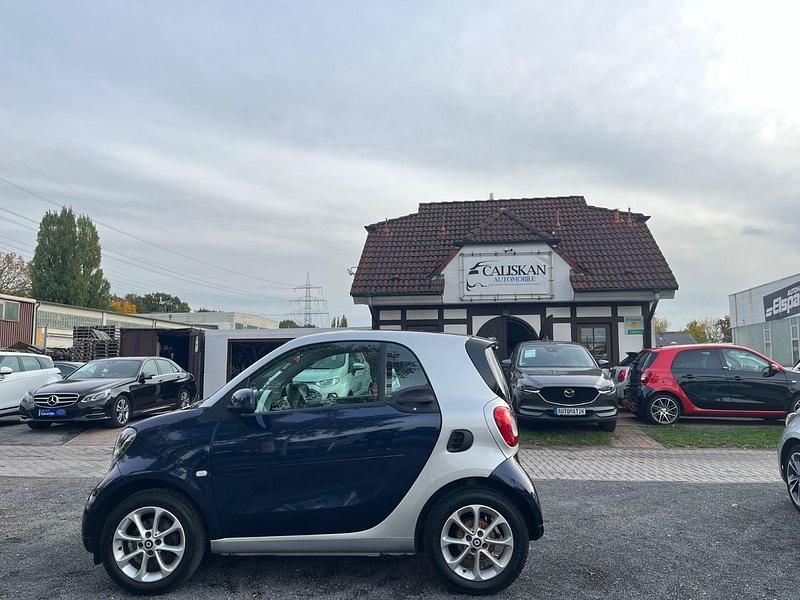 Blau Gebraucht 2017 Smart ForTwo Coupé Passion Kleinwagen | 9.750 € (Guter Preis) - Bild 1/4