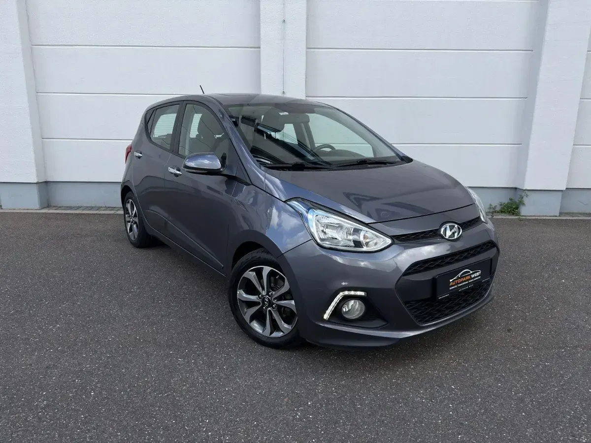Gebraucht Hyundai i10 Style 87 PS (63 kW) 2015 Grau Kleinwagen