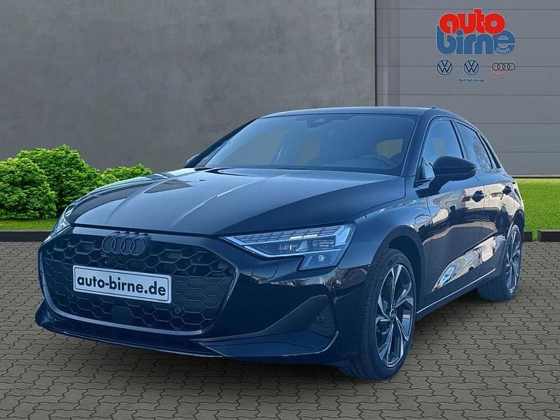 Mythosschwarz metallic Gebraucht 2025 Audi A3 Sportback Advanced Limousine | 42.880 € (Teuer) - Bild 1/4