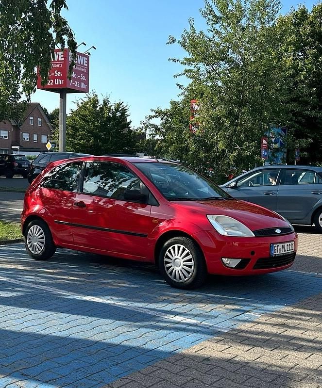 Rot Gebraucht 2004 Ford Fiesta Kleinwagen | 600 € (Guter Preis) - Bild 1/4