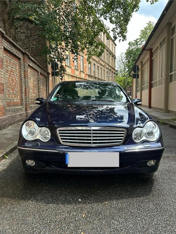 Blau Gebraucht 2004 Mercedes C200 Limousine | 3.200 € (Fairer Preis) - Bild 1/4