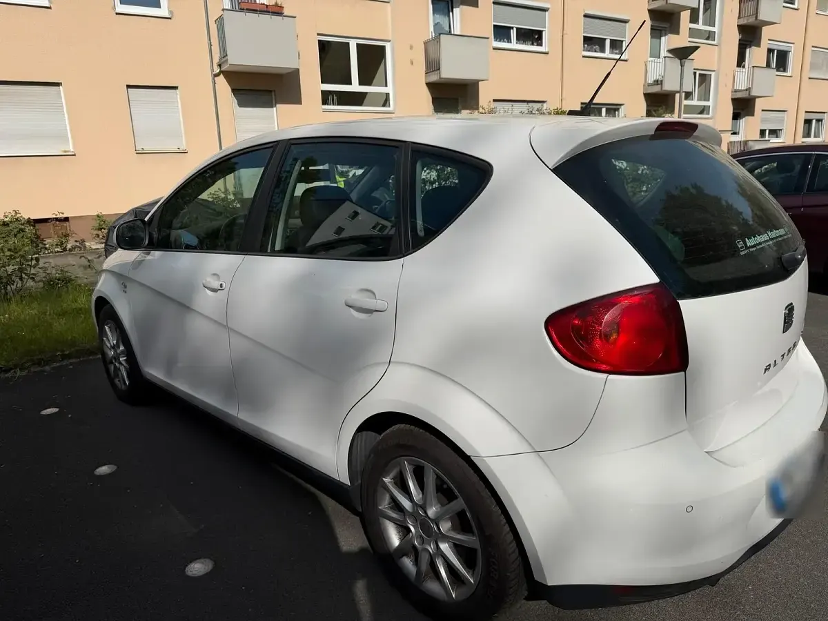 Gebraucht Seat Altea 77 PS (56 kW) 2011 Weiß Limousine