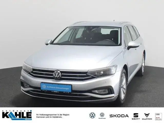 Silber) (silber Gebraucht 2022 VW Passat Elegance Kombi | 35.990 € (Teuer) - Bild 1/4