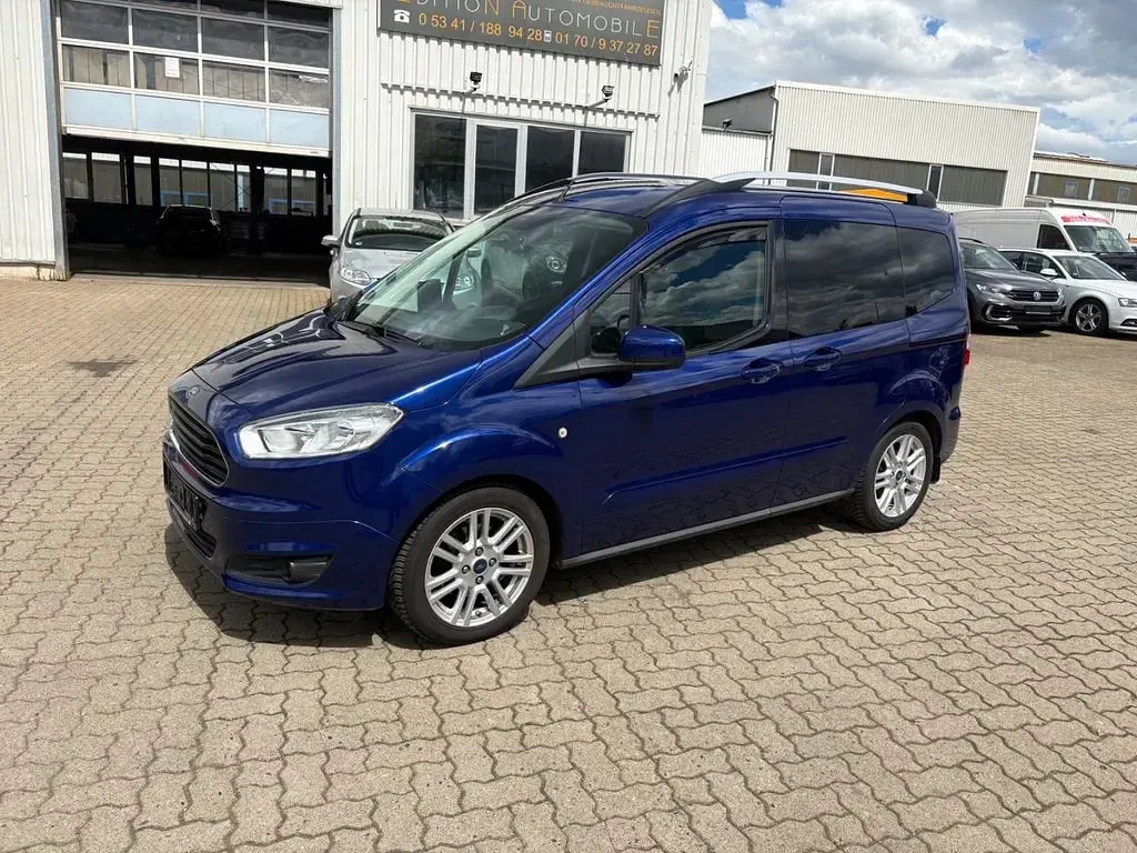 Gebraucht Ford Tourneo Courier Titanium 101 PS (74 kW) 2017 Blau Van / Kleinbus