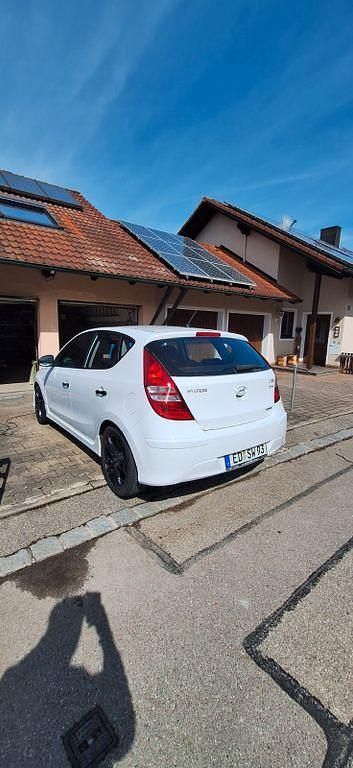 Gebraucht Hyundai i30 90 PS (66 kW) 2010 Weiß Limousine