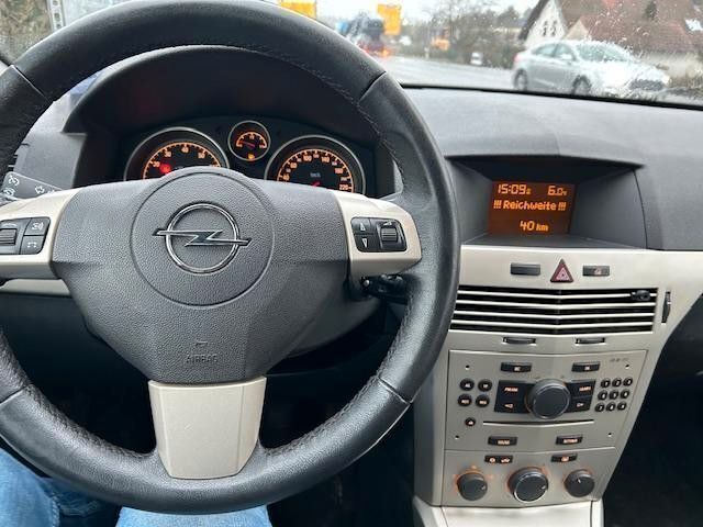 Gebraucht Opel Astra Edition 90 PS (66 kW) 2008 Silber Kombi