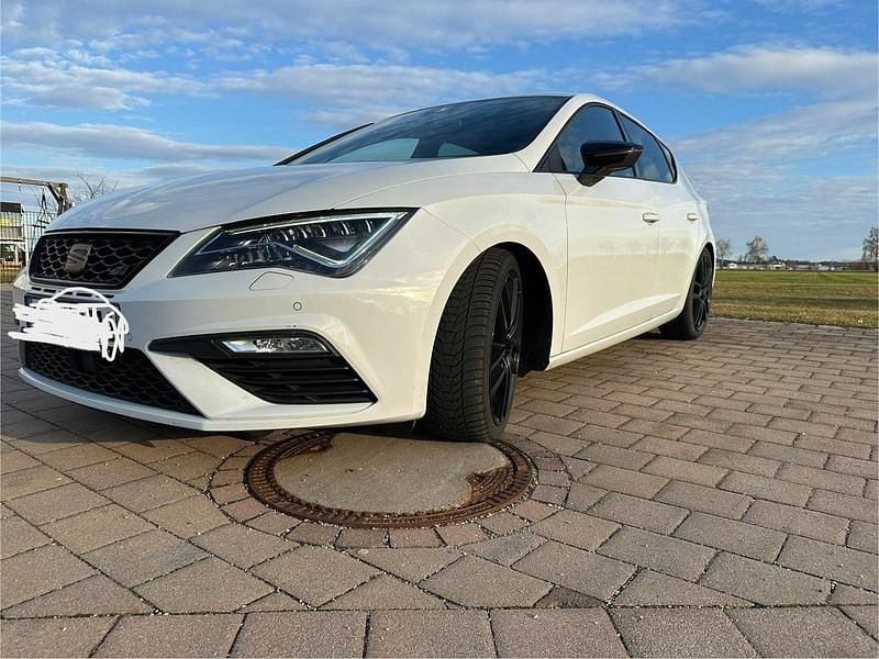 Weiß Gebraucht 2019 Cupra Leon Limousine | 21.900 € (Guter Preis) - Bild 1/4