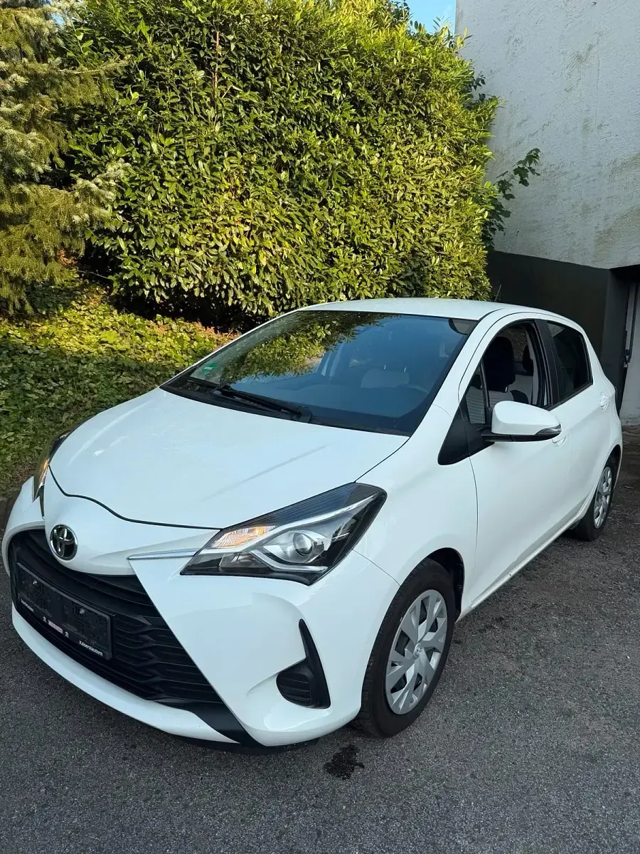 Gebraucht Toyota Yaris 72 PS (52 kW) 2020 Weiß Kleinwagen