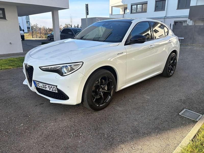 Weiß Gebraucht 2022 Alfa Romeo Stelvio SUV | 39.999 € (Teuer) - Bild 1/4