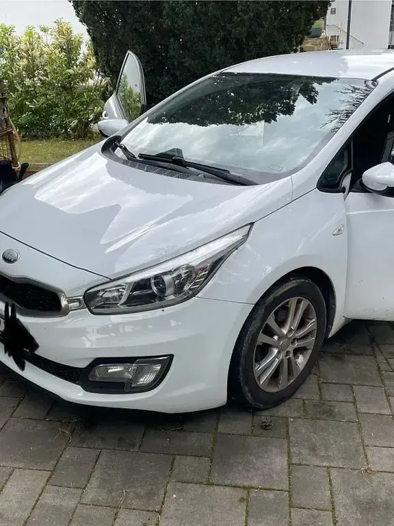 Gebraucht Kia Ceed 135 PS (99 kW) 2014 Weiß Kleinwagen