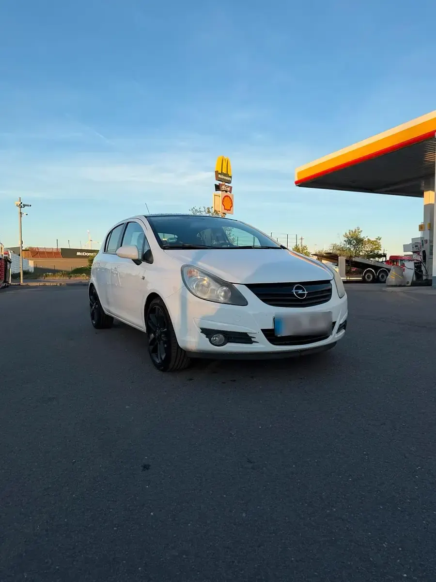Gebraucht Opel Corsa 101 PS (74 kW) 2010 Weiß Kleinwagen