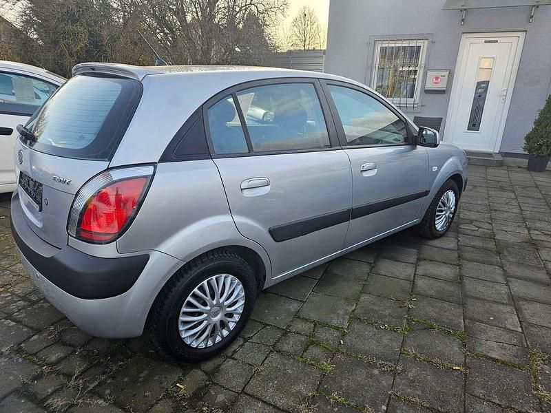 Gebraucht Kia Rio EX 111 PS (81 kW) 2005 Diamantsilber met. Kleinwagen