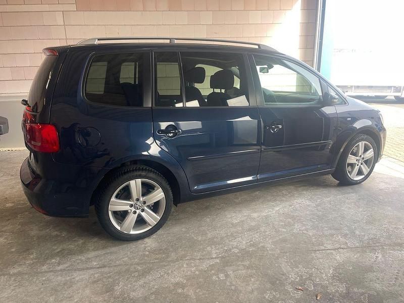 Gebraucht VW Touran Cup 140 PS (102 kW) 2015 Night blue metallic Van / Kleinbus