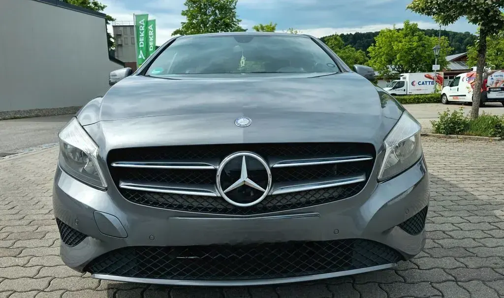 Gebraucht Mercedes A180 122 PS (89 kW) 2013 Grau Kleinwagen