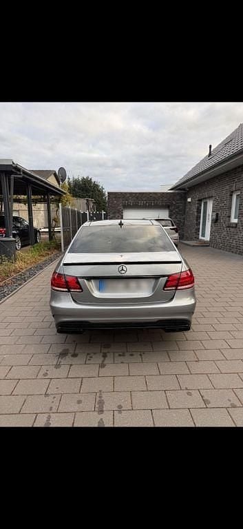 Gebraucht Mercedes E500 Avantgarde 408 PS (300 kW) 2013 Grau Limousine