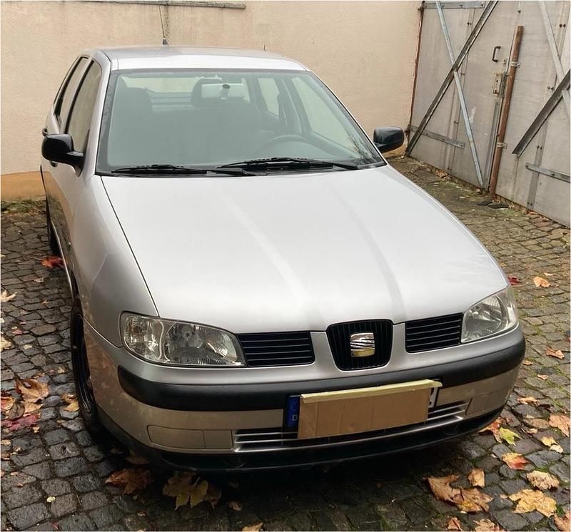 Silber Gebraucht 2001 Seat Ibiza Kleinwagen | 1.800 € (Etwas zu teuer) - Bild 1/4