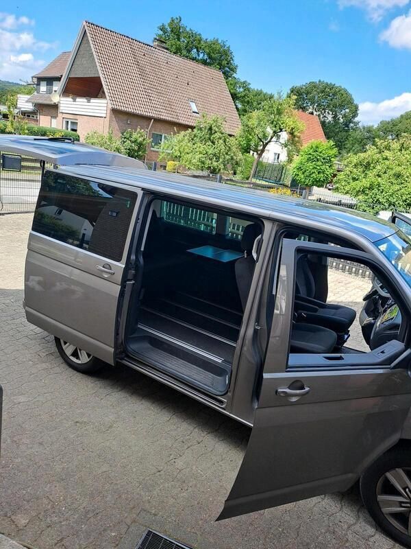 Braun Gebraucht 2016 VW T6 Van | 26.500 € - Bild 1/4