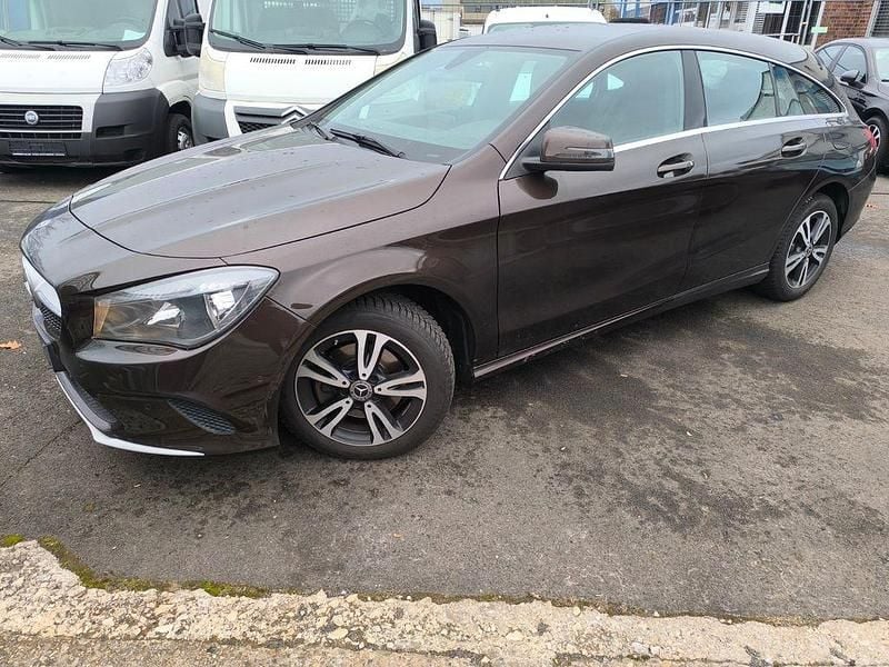 Braun Gebraucht 2018 Mercedes CLA180 Shooting Brake Edition Kombi | 13.490 € (Fairer Preis) - Bild 1/4