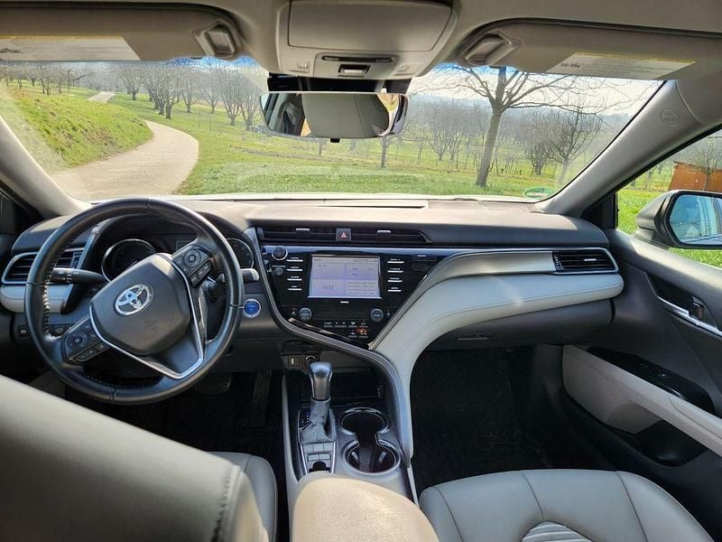 Gebraucht Toyota Camry 218 PS (160 kW) 2021 Silber Limousine