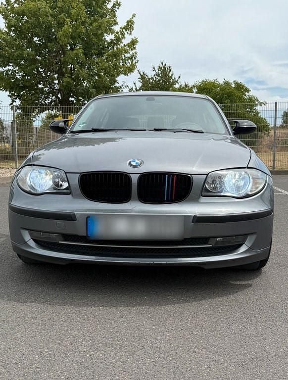Grau Gebraucht 2009 BMW 116 Lifestyle Kleinwagen | 1.650 € (Superpreis) - Bild 1/4