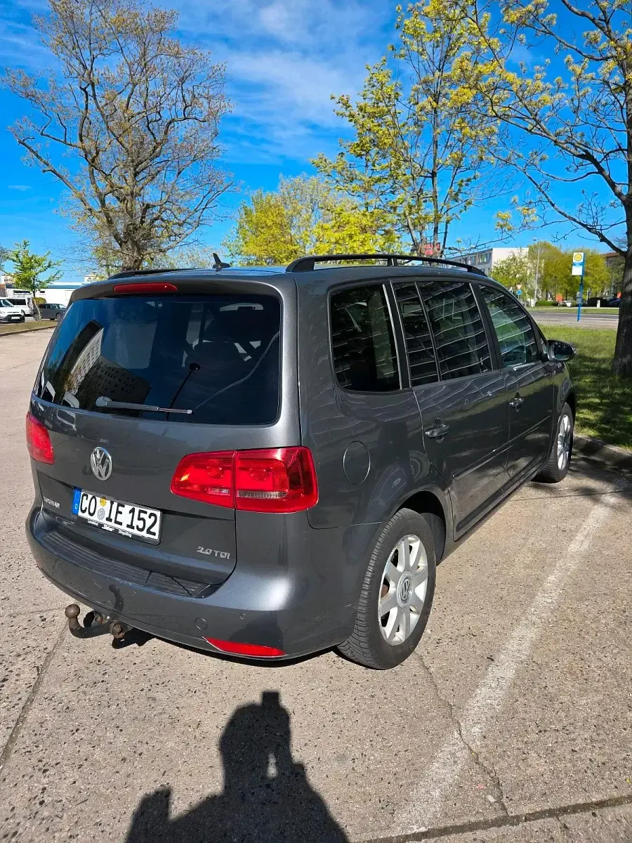 Gebraucht VW Touran Comfortline 140 PS (102 kW) 2014 Grau Van / Kleinbus