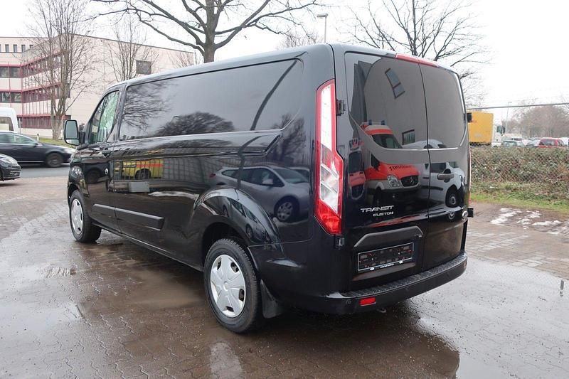 Używany Ford Transit Custom Trend 131 KM (96 kW) 2021 Czarny Sedan/Limuzyna