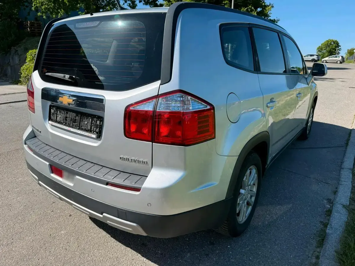 Usata Chevrolet Orlando 163 CV (119 kW) 2012 Argento Monovolume