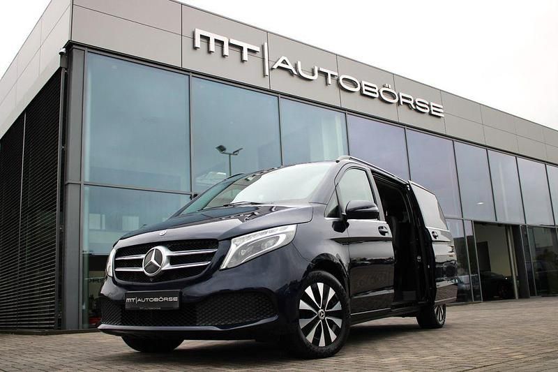 Blau Gebraucht 2020 Mercedes V300 Avantgarde Edition Van / Kleinbus | 51.900 € (Fairer Preis) - Bild 1/4