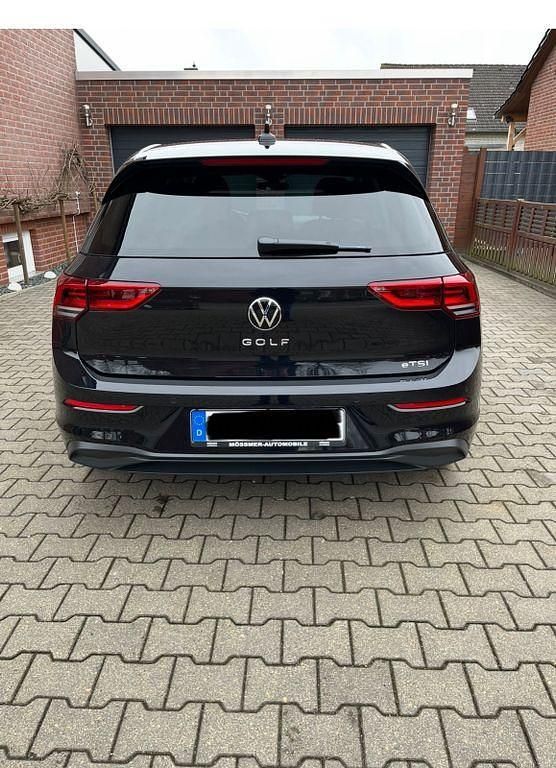Gebraucht VW Golf VIII Life 150 PS (110 kW) 2023 Schwarz Limousine