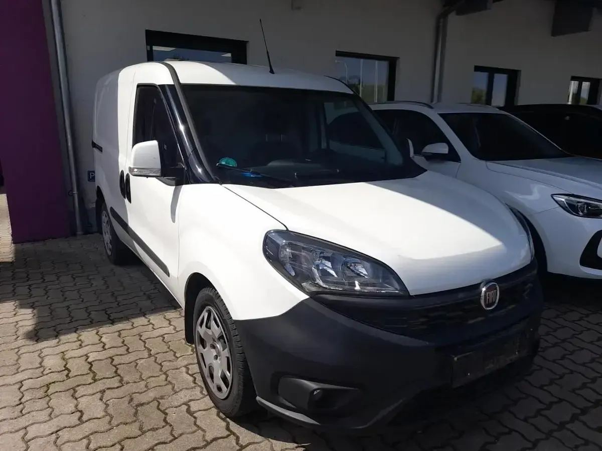 Gebraucht Fiat Doblò 90 PS (66 kW) 2023 Weiß Van / Kleinbus