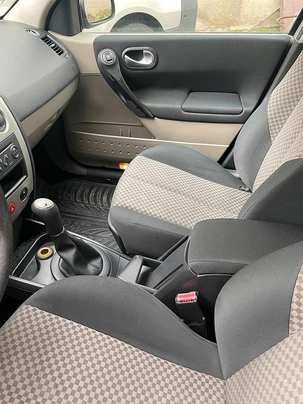 Gebraucht Renault Mégane II 110 PS (80 kW) 2004 Silber Limousine