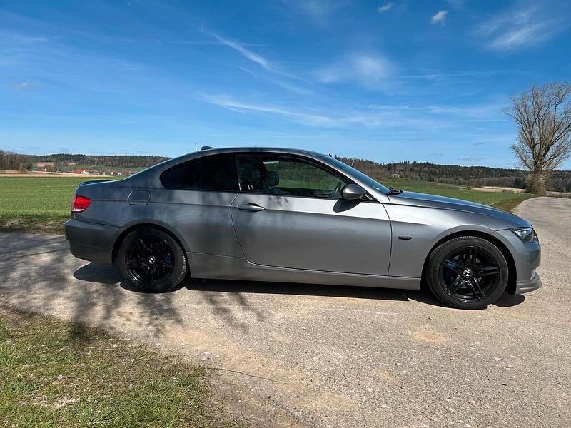 Gebraucht BMW 320 170 PS (125 kW) 2009 Grau Coupé