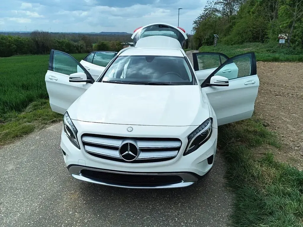 Gebraucht Mercedes GLA180 122 PS (89 kW) 2016 Weiß SUV