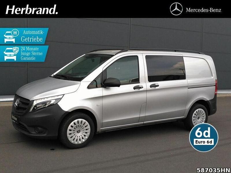 Silber Gebraucht 2021 Mercedes Vito Van / Kleinbus | 33.201 € (Teuer) - Bild 1/4