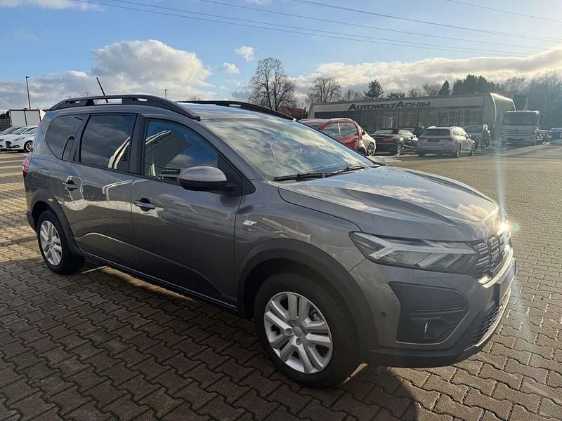 Gebraucht Dacia Jogger Expression 94 PS (69 kW) 2024 Grau Van / Kleinbus