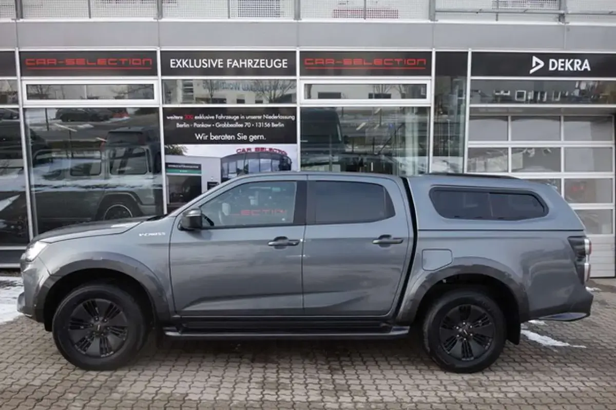 Używany Isuzu D-Max 163 KM (119 kW) 2023 Szary Pickup