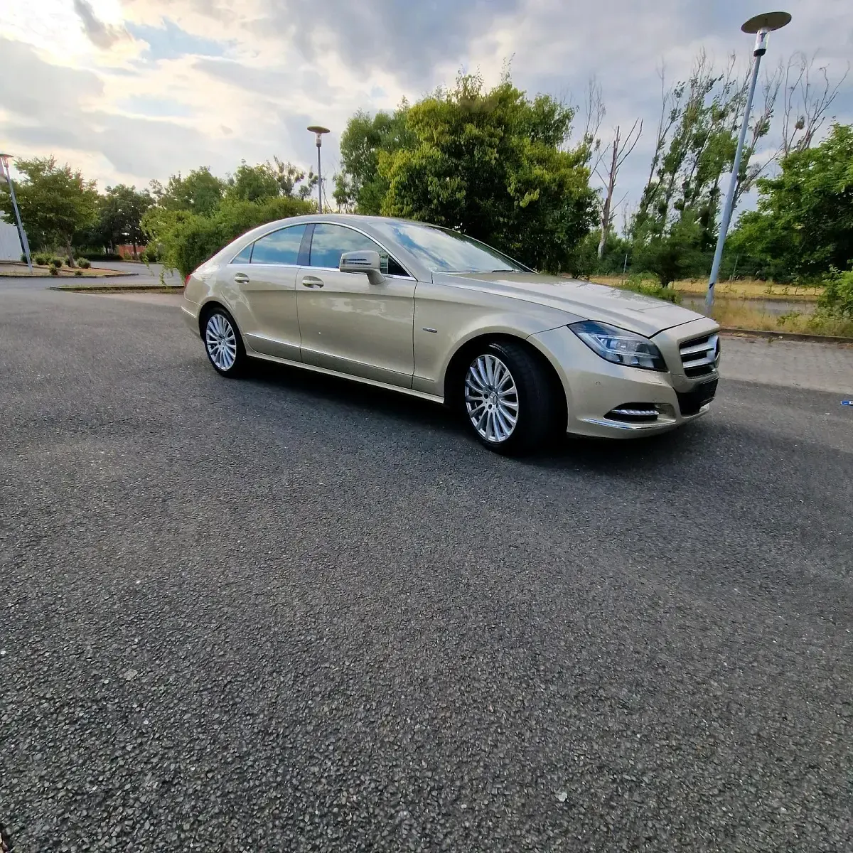 Gebraucht Mercedes CLS350 265 PS (194 kW) 2011 Gold Coupé