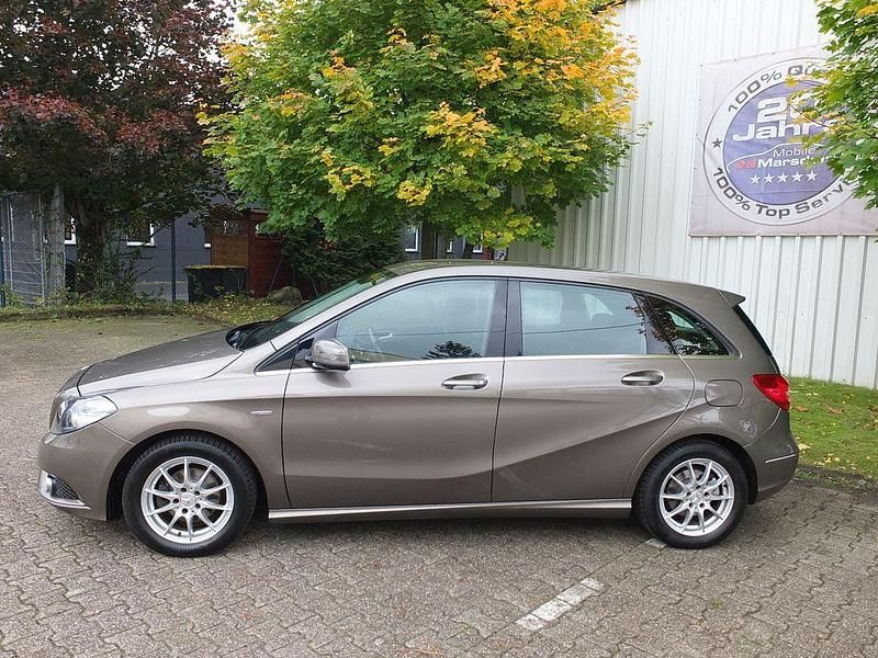 Gebraucht Mercedes B180 122 PS (89 kW) 2012 Grau Van / Kleinbus