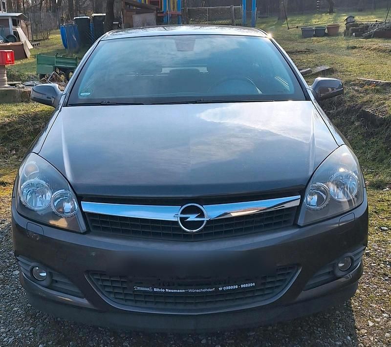 Grau Gebraucht 2009 Opel Astra GTC Coupé | 3.500 € (Fairer Preis) - Bild 1/4