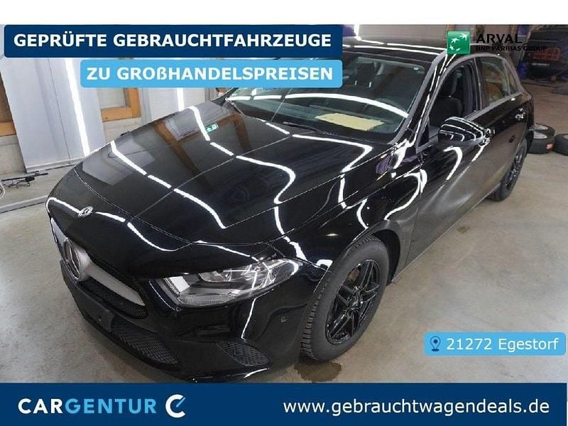 Gebraucht Mercedes A180 116 PS (85 kW) 2022 Schwarz Limousine