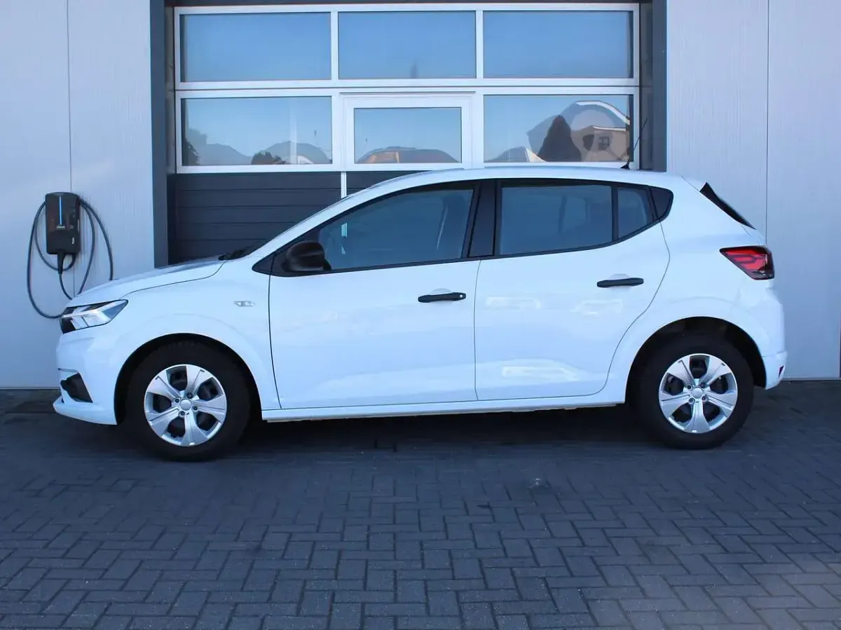 Gebraucht Dacia Sandero Essentiel 67 PS (49 kW) 2024 Gletscherweiss Kleinwagen