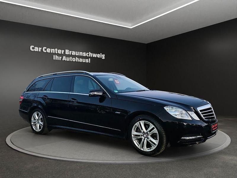Gebraucht Mercedes E220 Avantgarde 170 PS (125 kW) 2011 Schwarz Limousine