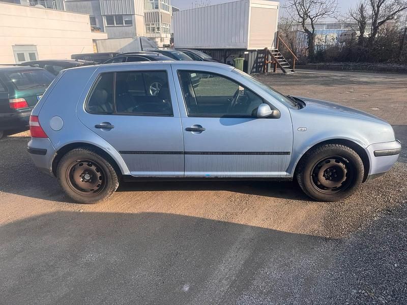 Gebraucht VW Golf IV 102 PS (75 kW) 2002 Blau Kleinwagen