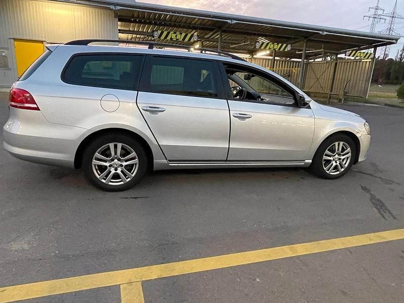 Gebraucht VW Passat 140 PS (102 kW) 2011 Grau Kombi