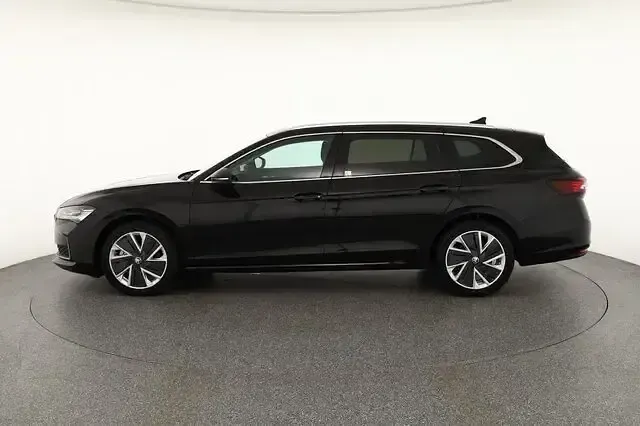 Używany Skoda Superb Selection 193 KM (141 kW) 2024 Czarny Kombi