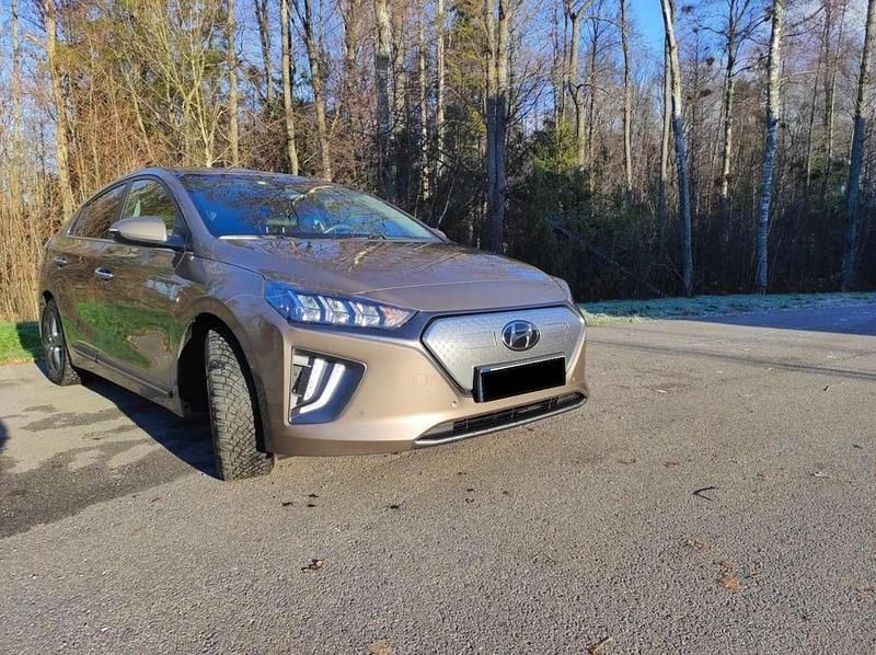 Braun Gebraucht 2020 Hyundai Ioniq Premium Kleinwagen | 15.690 € (Fairer Preis) - Bild 1/4