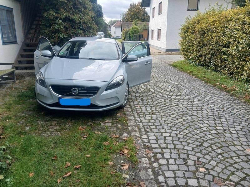 Andere farben Gebraucht 2012 Volvo V40 Kombi | 7.998 € (Fairer Preis) - Bild 1/4