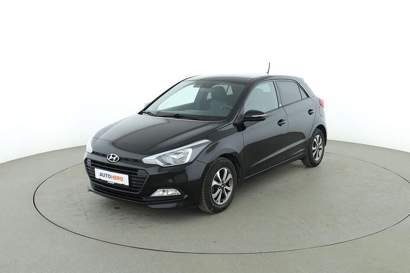 Gebraucht Hyundai i20 Passion 84 PS (61 kW) 2018 Schwarz Limousine